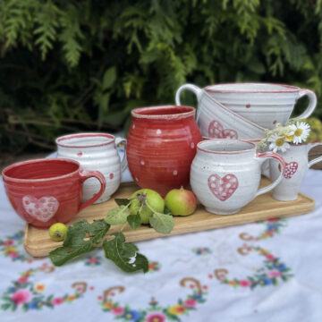Tassen und Becher